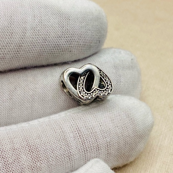 EUC Pandora 791880CZ Sterling Silver Entwined Love Hearts Charm w/ Clear CZ’s - Picture 4 of 7